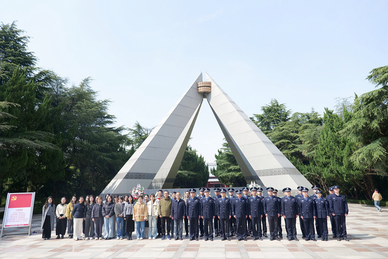清明追思祭忠魂 紅色基因永傳承 | 南通邊檢站聯(lián)合共建單位開展清明祭掃活動