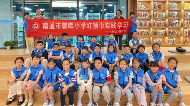 科技賦能閱讀 | 朝暉小學學子開啟“智能書庫探秘之旅”