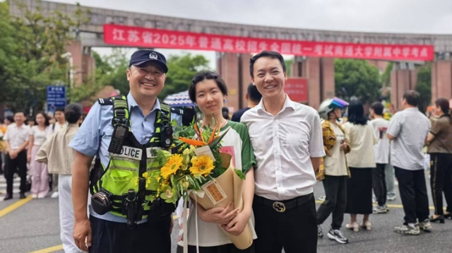 交警周偉東的考場外堅守：十五載護考路，助力學子逐夢行